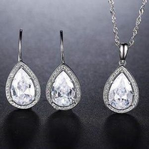 Tear drop necklace and dangle earrings set
